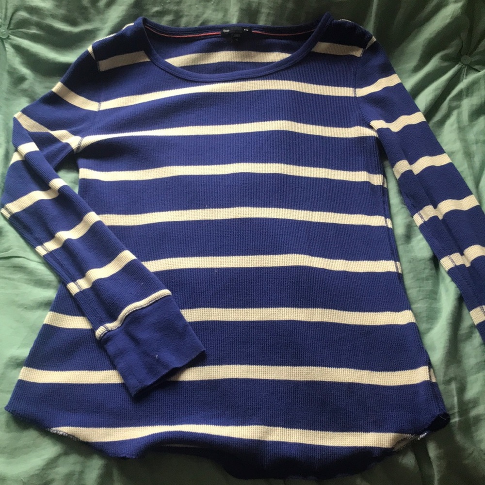White and blue striped top